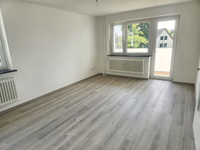 Appartement spacieux et ensoleillé de 3 pièces – Wohnzimmer 