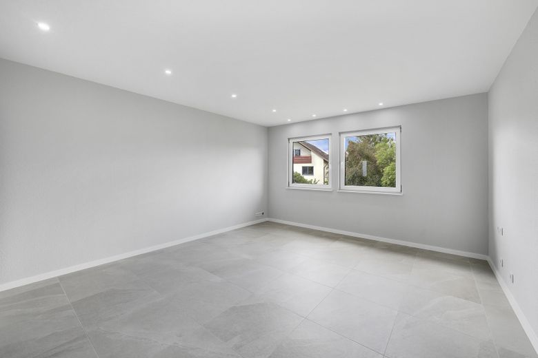 Modernisiertes Mehrgenerationenhaus mit zwei Einheiten in Bad Neustadt-Herschfeld – Schlafzimmer EG