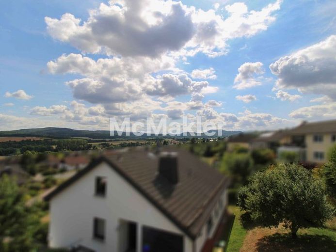 Mehrgenerationenhaus mit PV-Anlage in attraktiver Hanglage – Foto 1
