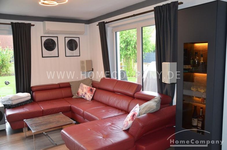 Casa molto bella e confortevole con giardino, terreno di circa 800 mq e doppio posto auto coperto – 343a6353d4c66843db7b4a19813043bf4c1c8f19.jpg