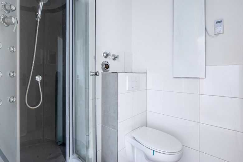 ¡Apartamento+plaza de aparcamiento en Maguncia: inversión, padres y uso propio – ¡VACÍO Y SIN COMISIÓN! – Modernes Bad