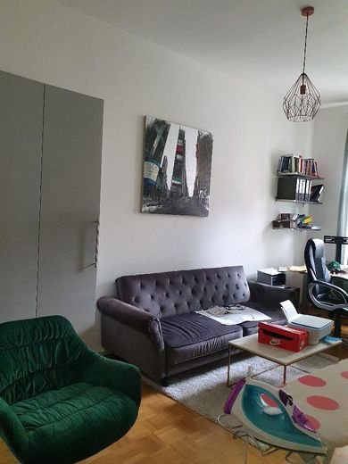 Sehr gut geschnittene Altbauwohnung in der Nähe vom Main und Baseler Platz – Büro/Schlafzimmer - möbliert