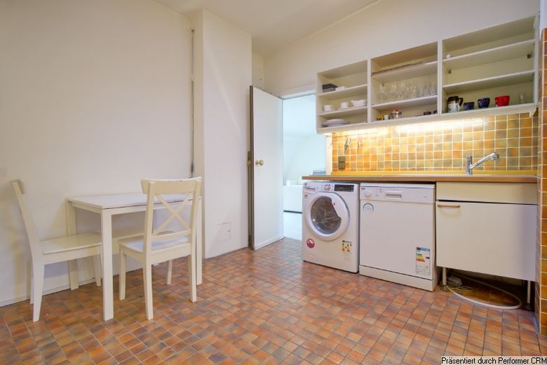 Im Herzen von Düsseldorf Oberkassel: Großzügige, möblierte 2-Zimmer-Wohnung im 5. OG mit Aufzug – 97ae1bdddda8caf62ebebe1c2728cd92b1c3f473.jpg