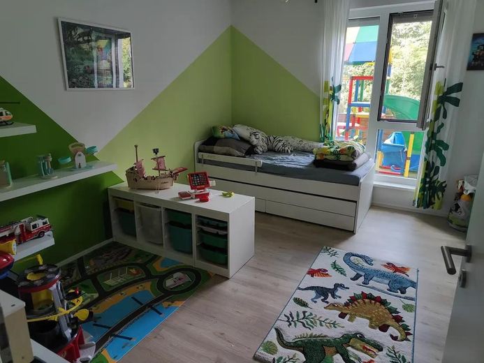 Stylowe mieszkanie na parterze z 3 pokojami, w tym miejsce parkingowe w garażu podziemnym – Kinderzimmer