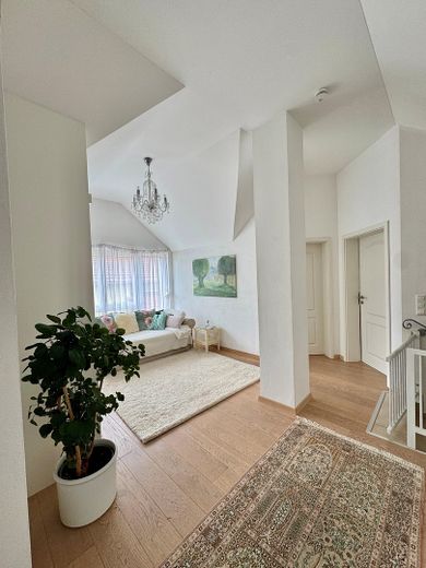 Pełen światła, starannie utrzymany dom jednorodzinny – 1. Stock - Gaube