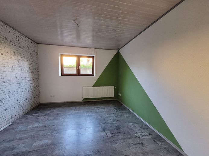 Odnowiony dom jednorodzinny: cud przestrzeni w centralnej i spokojnej lokalizacji – elastyczne możliwości wykorzystania – UG: Zimmer 01