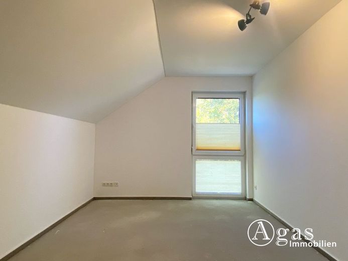 Modernes Einfamilienhaus mit Garage und großem Garten in Seenähe – Schlafzimmer_OG