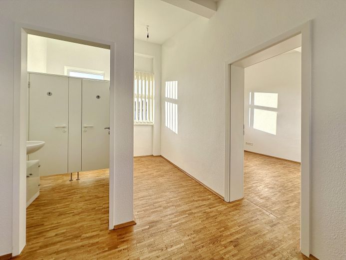 Modernes Wohnhaus mit separater Gewerbeeinheit in ruhiger Citylage – Gewerbe