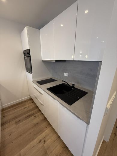 Stilvoll sanierte & modern möblierte 1-Zi Wohnung in Toplage – Küche