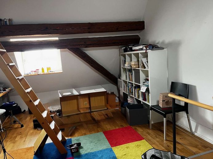 Wo Geschichte auf Gemütlichkeit trifft: Ihr neues Zuhause unterm Dach – Im zweiten Dachgeschoss