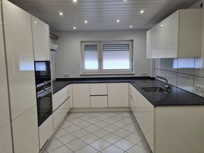 Schöne helle 4 Zimmerwohnung – Küche