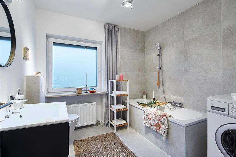 Helles Badezimmer