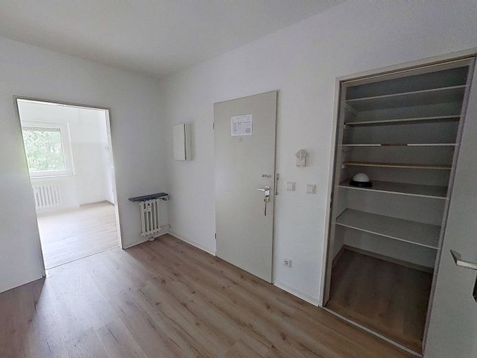Luminoso bilocale ben distribuito con BALCONE e bagno con vasca a Bielefeld-Senne – Ansicht II: Flur