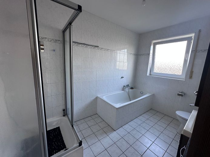 4-Zimmer-Wohnung mit Balkon in ruhiger Wohnlage! – Foto 10