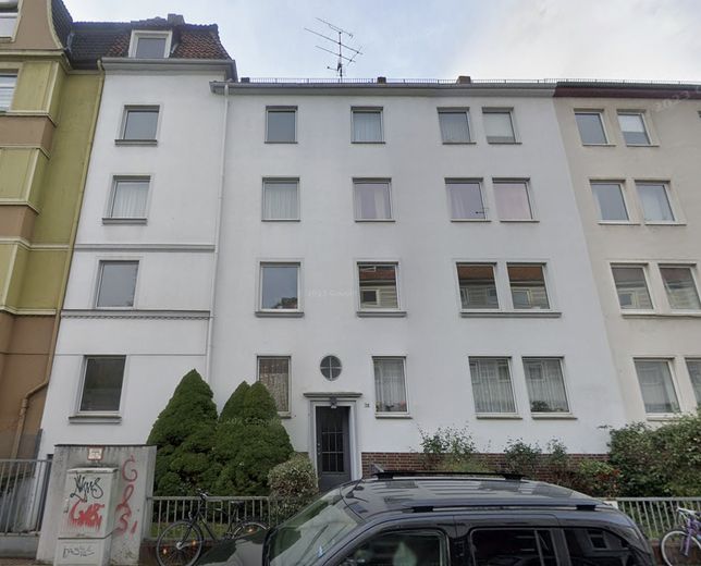Attractive 3-room apartment as an investment in Hannover-Linden-Mitte – Haus von Straßenseite