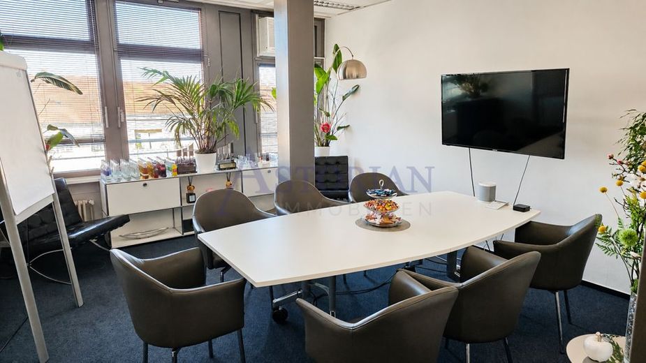 Ufficio full-service con vista sopra i tetti di Charlottenburg 
- ottimamente collegato – Beratungsraum