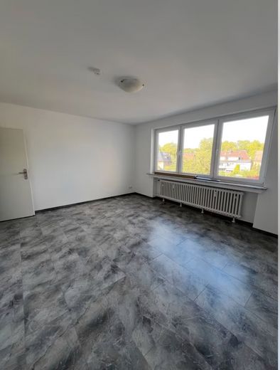 Schöne 96 m² Wohnung in ruhiger und zentraler Lage in Duisburg Rheinhausen – Schlafzimmer1