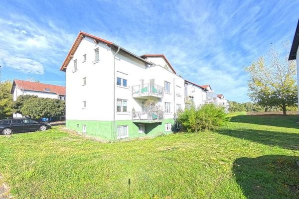 Schwoitsch'in sakin bir konumunda yenilenmiş 2 odalı bodrum katı dairesi