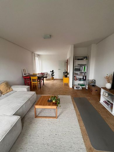 विशाल बहु-परिवार आवास, वांगेन, गोपिंगेन ज़िला – WOhnzimmer ELW OG
