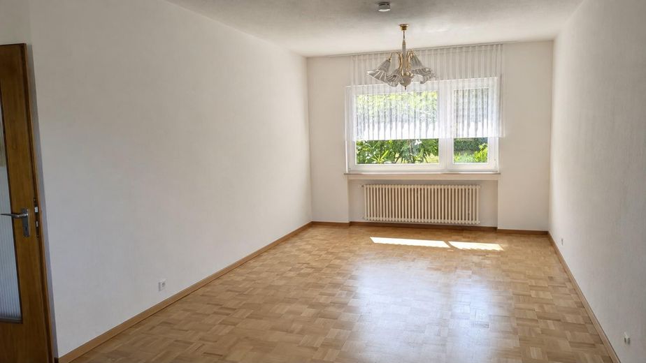4,5-Zimmer-Wohnung mit schönen Ausblicken in Lörrach – Essbereich des Wohnzimmers