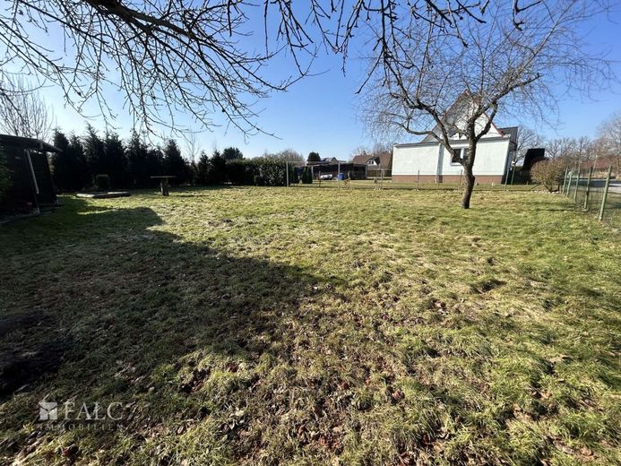 Sanierungsbedürftige Doppelhaushälfte + mögliches Baufeld – Garten
