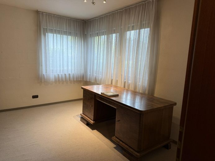 Großzügiges Reihenmittelhaus mit 222m² in Muffendorf, Einliegerwohnung und sonnigem Atriumgarten – Zimmer 1 Einliegerwohnung 