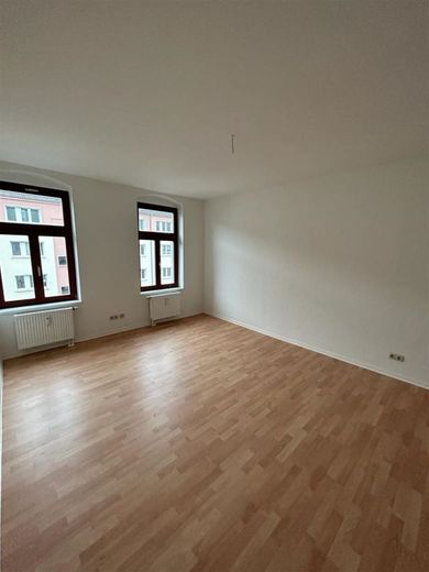 Großzügige 3-Zimmer mit Einbauküche, Balkon, Wannenbad und Laminat in zentraler Lage! SP mgl. – PHOTO-2023-10-20-10-08-26_1