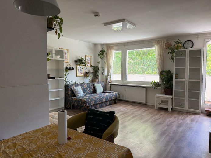 Fully Furnished 3 Room Apartment in Mitte with Guest WC – Living Room 3