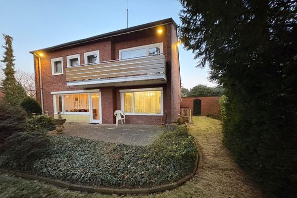 Grundstück (925qm) mit Villa in exponierter Lage