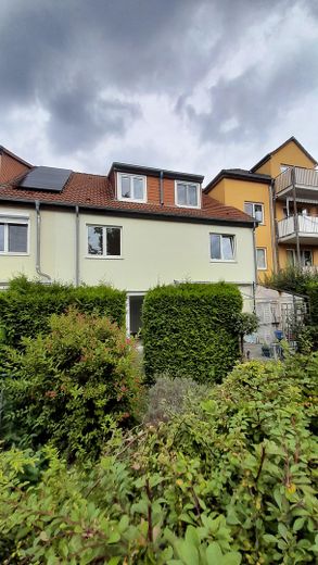 Südseite mit Garten