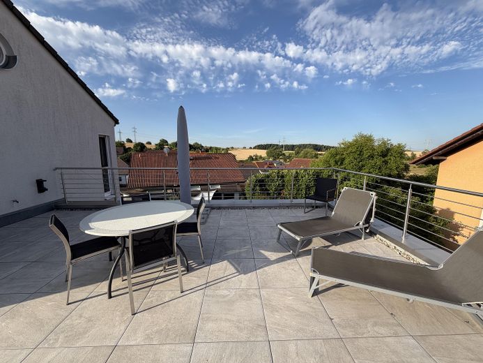 Penthouse-Feeling: 123 m² Design-Refugium aus 2 Einheiten mit XXL-Südterrasse (Provisionsfrei) – Foto 1