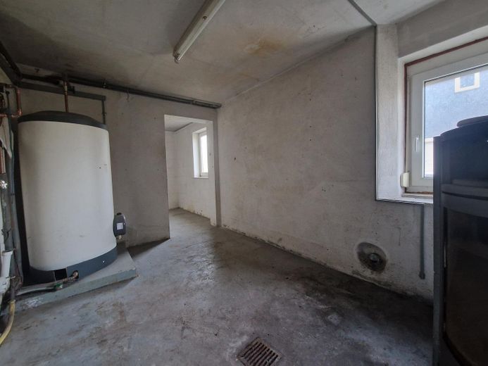 Waschküche mit Heiswasserb.