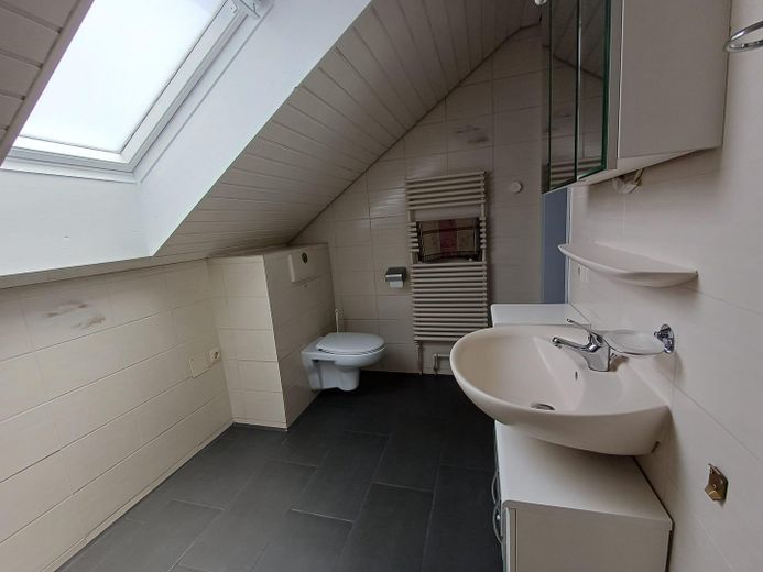 Gezellig 4-kamerappartement op de bovenste verdieping te huur in Biberach – Bad
