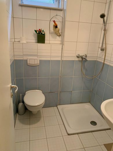 Maison mitoyenne dans une impasse calme à Francfort-Ginnheim – sans commission – Duschbad im Untergeschoss
