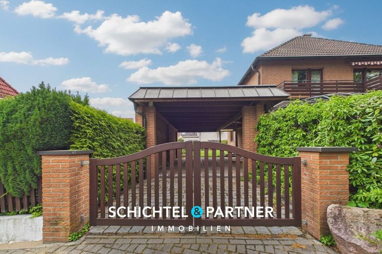 Zentrum-Achim | Freistehendes Ein- Zweifamilienhaus mit Garten – S&amp;P | Einfahrt