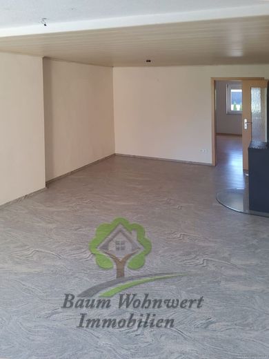 Modernisiert, Großzügig, Vielseitig: Ihr Wohntraum oder Anlageobjekt in Crailsheim *provisionsfrei* – EG Wohnzimmer