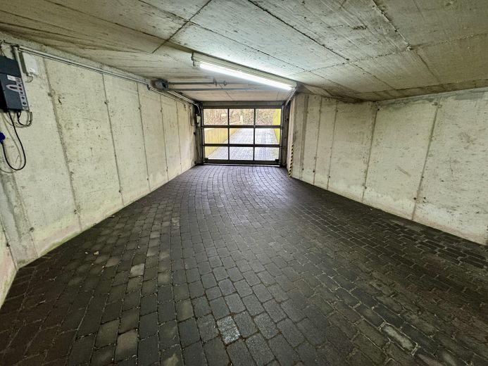 2-Zimmer-Souterrain-Wohnung mit Terrasse und EBK – Einfahrt Tiefgarage 