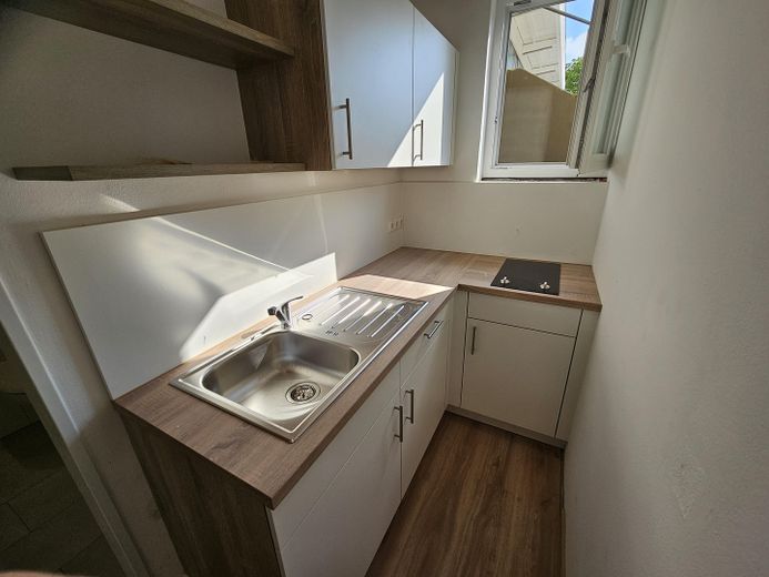 Charmante 1-Zimmer-Wohnung in zentraler Lage mit lichtdurchflutetem Wohnbereich – Foto 5