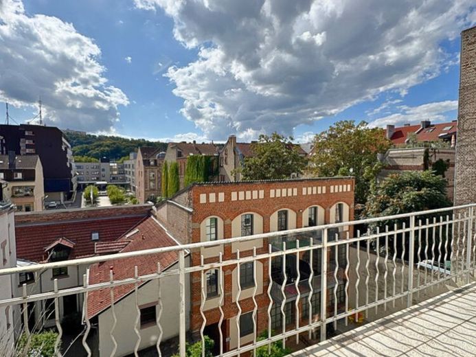 Renovierte Altbauwohnung mit Balkon in zentraler City-Lage – Foto 1