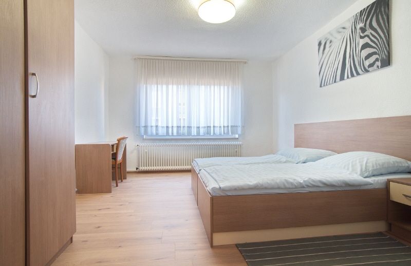 Rüttenscheid: Düzenli temizlik hizmeti sunulan, tamamen mobilyalı üç yatak odalı daire; Rüttenscheider Straße üzerinde popüler bir konumda – 643b084ee62d46a54d2804c0b2f6445ffb12ddc3.jpg
