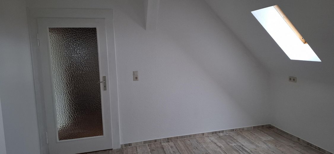 4-Raum-DG-Wohnung mit Garage in Kretzschau – Küche Eingang