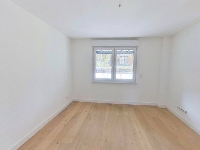 Helle 2-Zimmer-Wohnung mit Tageslichtbadezimmer und großem Balkon – Ansicht I: Schlafzimmer
