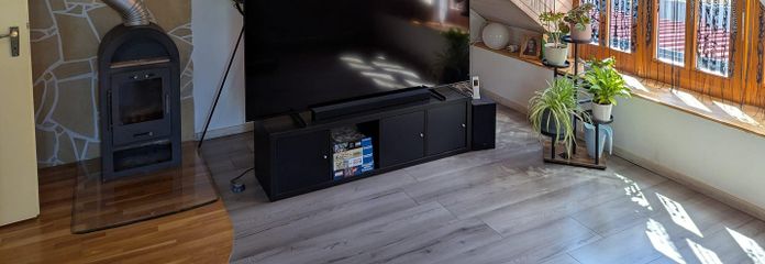 Wohnzimmer mit großer Gaube