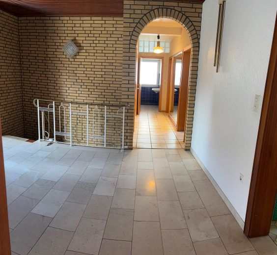 Bungalow mit großer Doppelgarage in ruhiger, zentraler Lage auf tollem Grundstück – Flur