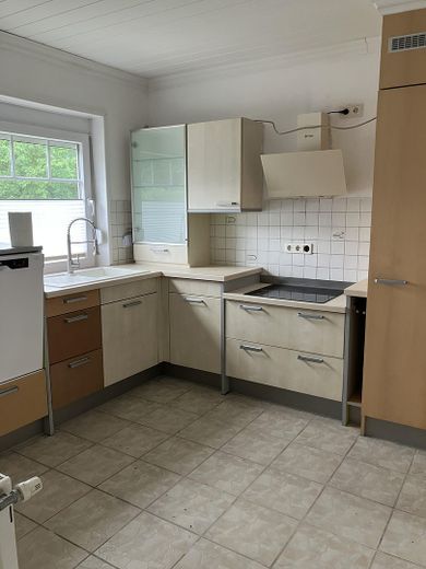 Charming single-family house in a quiet location in Möhlenwarf – Küche mit EBK