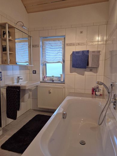Badezimmer Wohnung 2. OG 2