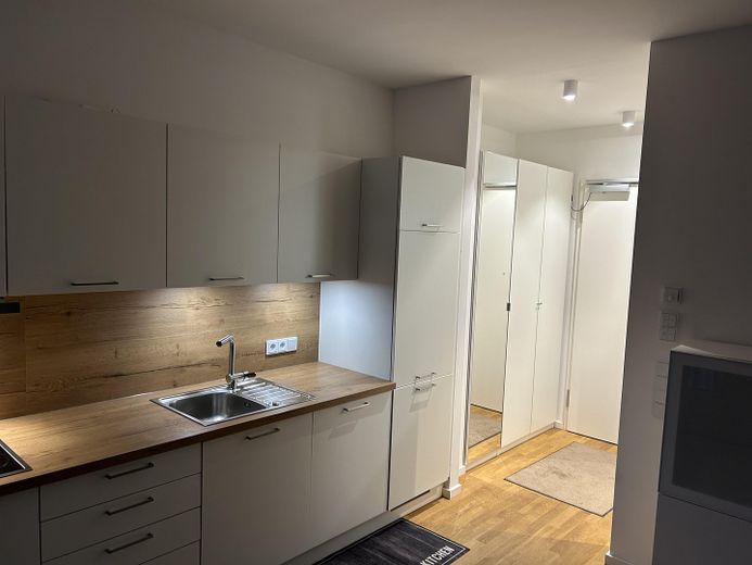 Sunny 1.5-room apartment with balcony in Charlottenburg - near Deutsche Oper – Photo 2