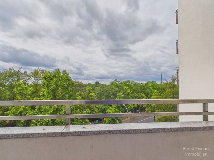 2 Zimmer Küche Bad Balkon in Wilmersdorf – Blick vom Balkon