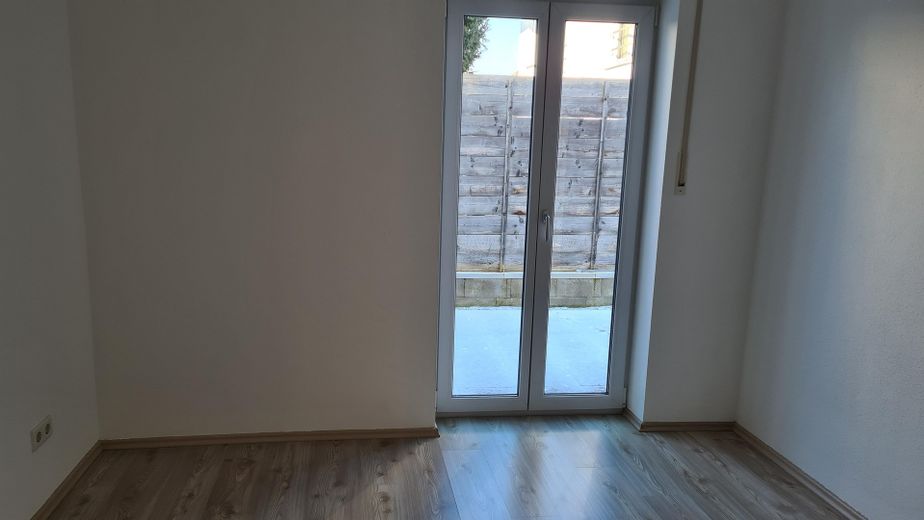 Schöne Wohnung, 2 Zimmer, Küche, Bad, Stellplatz – Schlafzimmer