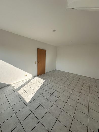 Wohnen im Zentrum – 3-Zimmer-Wohnung mit Balkon und Einbauküche in Langenfeld – Schlafzimmer 1